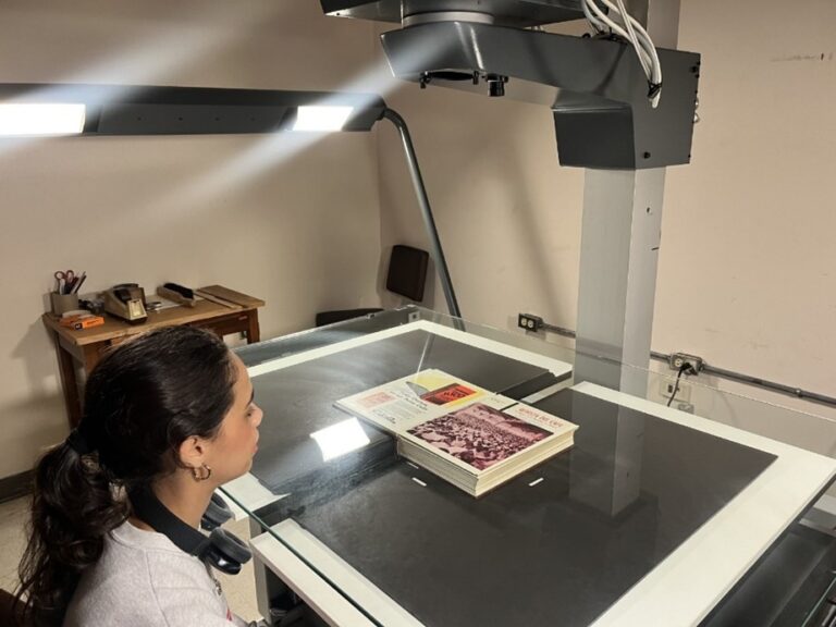 Avanza la microfilmación de la Revista del Café en la Biblioteca y